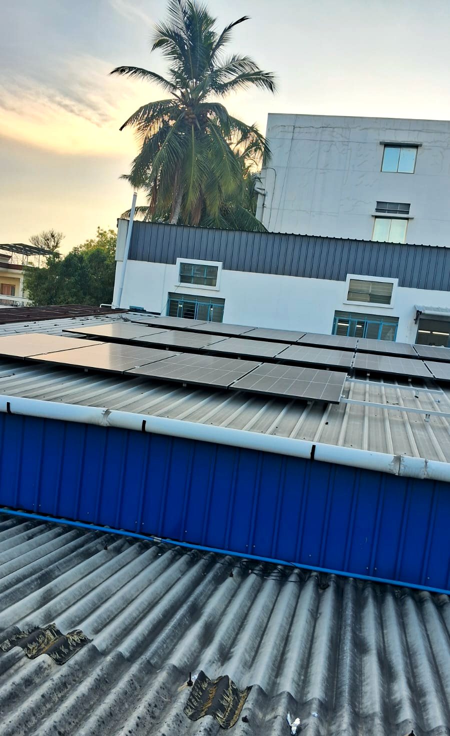 Industrial rooftop solar array in Udumalpet